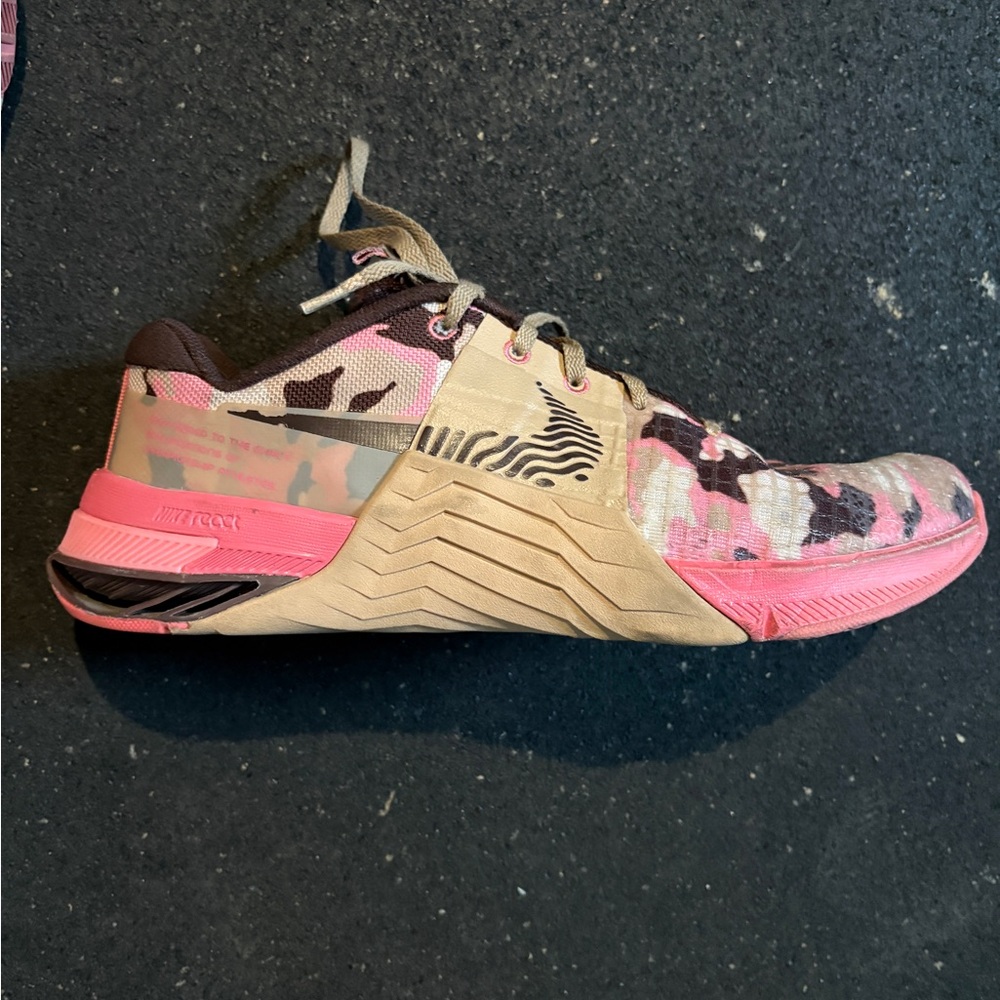 Nike Women's Camo Pink and Beige Athletic Shoes